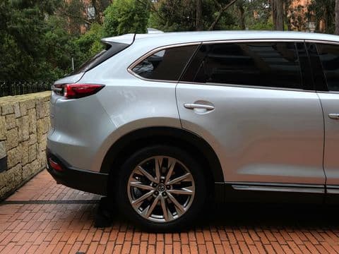 Mazda CX-9 2017 usado color plata vista lateral derecha rueda aleación