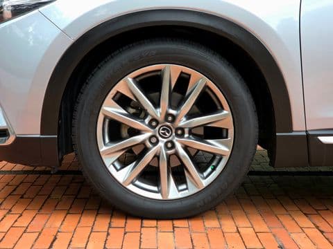 Mazda CX-9 2017 usado llanta y rin color plata vista lateral color blanco