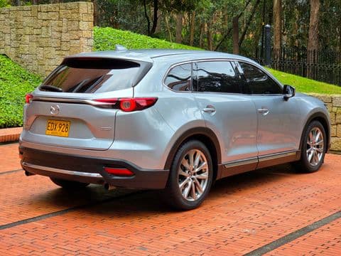 Mazda CX-9 2017 usado vista lateral derecha color plata en Bogotá