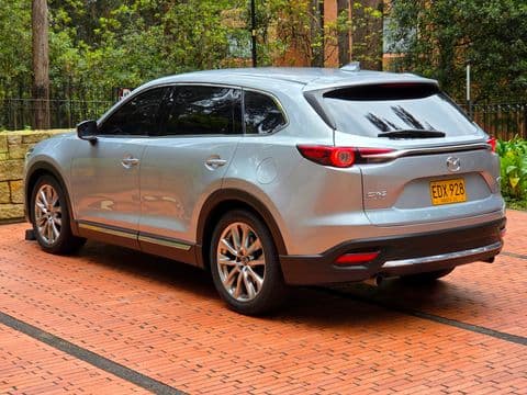 Mazda CX-9 2017 usado color plata vista lateral trasera estacionado ladrillo