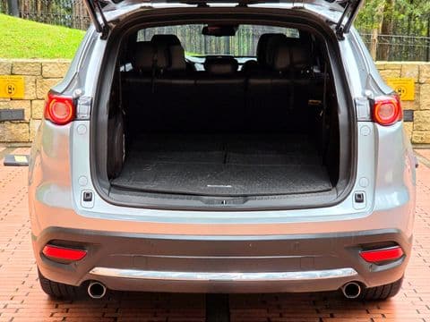 Mazda CX-9 2017 usado vista trasera maletero abierto color plata Bogotá