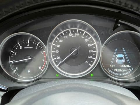 Mazda CX-9 2017 usado tablero de instrumentos gris con velocímetro y pantalla digital