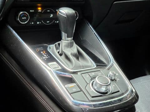 Mazda CX-9 2017 usado consola central con cambios automáticos plateados vista superior