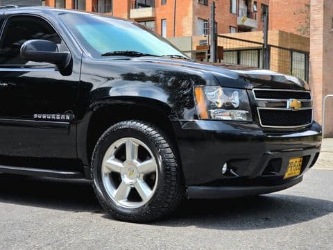 Chevrolet SUBURBAN 2012 usado negro vista frontal lateral Bogotá