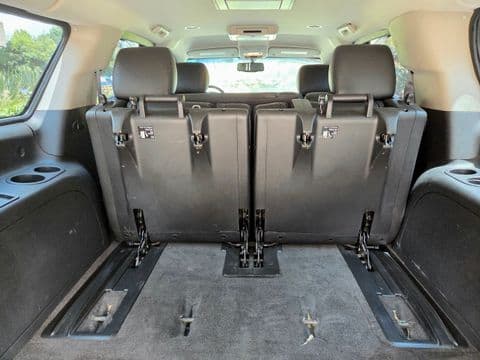 Chevrolet SUBURBAN 2012 usado interior maletero asientos grises abatibles vista trasera