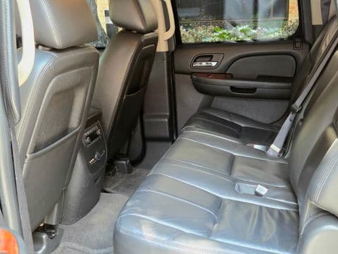 Chevrolet SUBURBAN 2012 usado interior trasero asientos cuero gris Bogotá