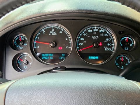 Chevrolet SUBURBAN 2012 usado tablero de instrumentos color gris claro vista frontal
