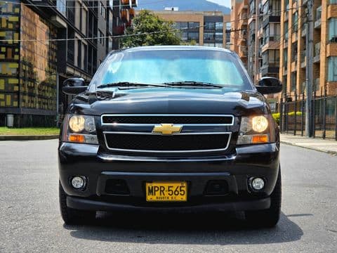 Chevrolet SUBURBAN 2012 usado vista frontal color negro Bogotá