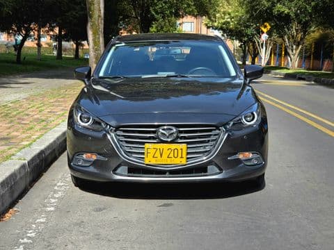 Mazda 3 2020 usado vista frontal color gris oscuro Bogotá placa amarilla