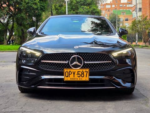 Mercedes-Benz CLE 300 4MATIC 2027 usado negro vista frontal Bogotá
