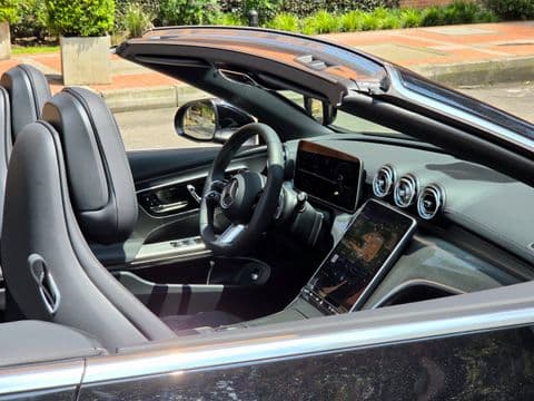 Mercedes-Benz CLE 300 4MATIC 2027 usado convertible gris interior negro vista lateral