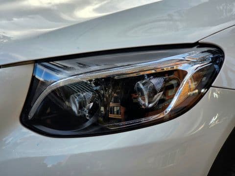 Mercedes-Benz GLC 250 4MATIC 2019 usado faro delantero derecho blanco