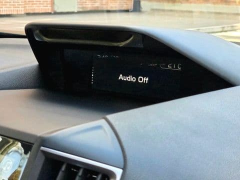Subaru FORESTER 2.5I-S ES 2023 usado pantalla táctil interior color gris mostrando audio off